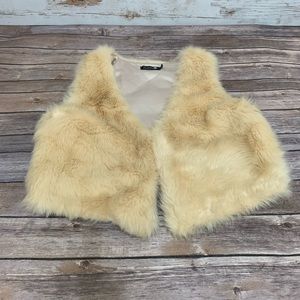 HAHA Sleeveless Cream Faux Fur Vest